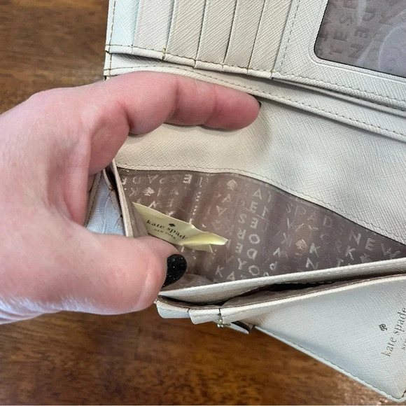 Kate Spade cream Laurel Way Stacy wallet - Picture 7 of 13